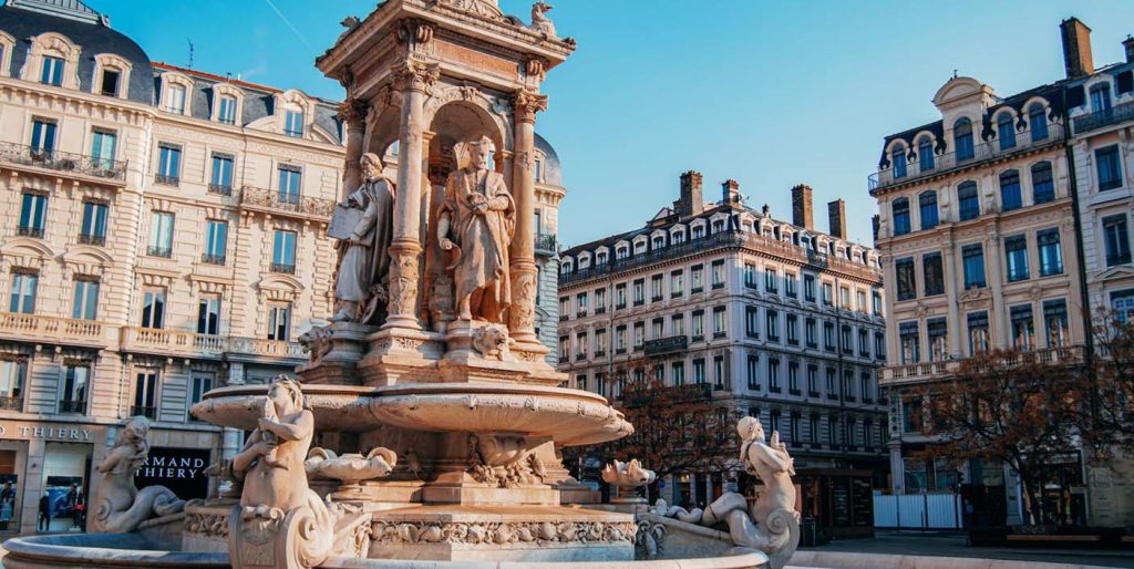 Un Voyage Gastronomique à Lyon : Découvrir les Saveurs Authentiques de la Ville des Gourmets