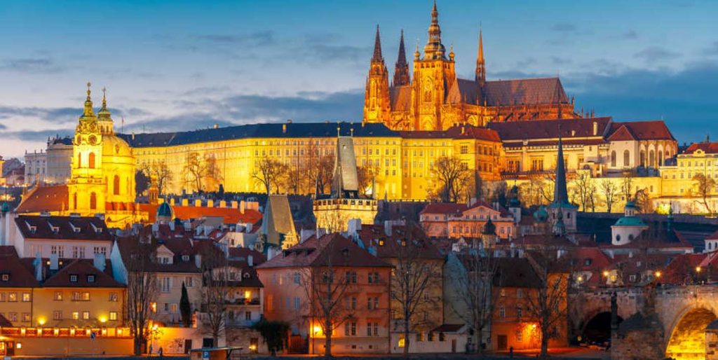 Voler vers Prague : Guide de Sélection et de Réservation des Vols