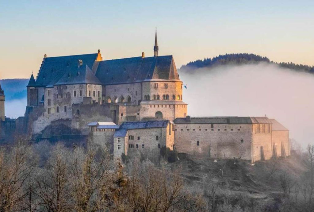 Enchantement Hivernal : La Romance des Châteaux au Luxembourg